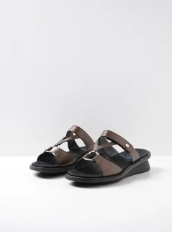 Isa - brons leer