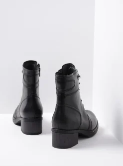 Red Deer - zwart leer