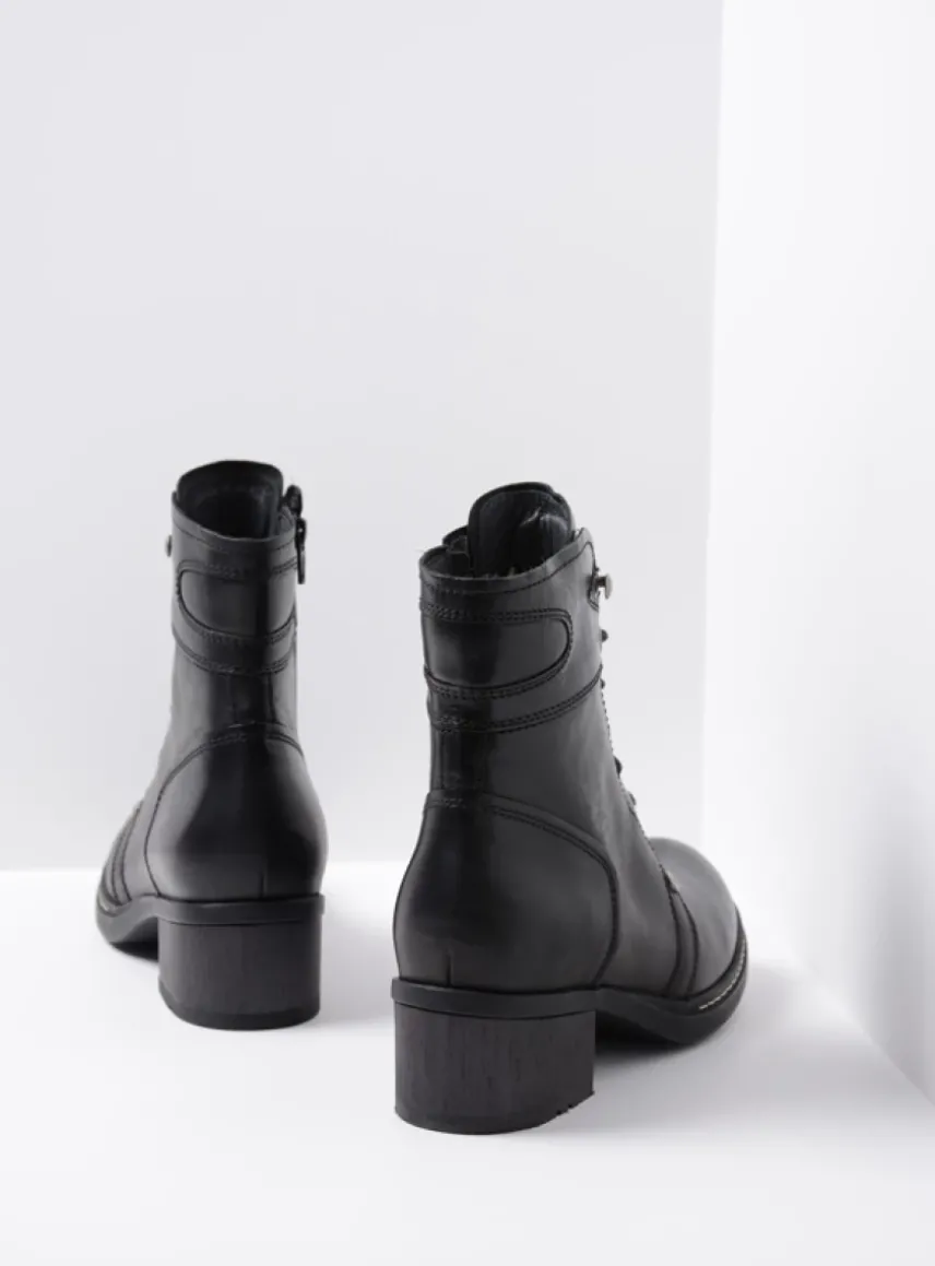 Red Deer - zwart leer